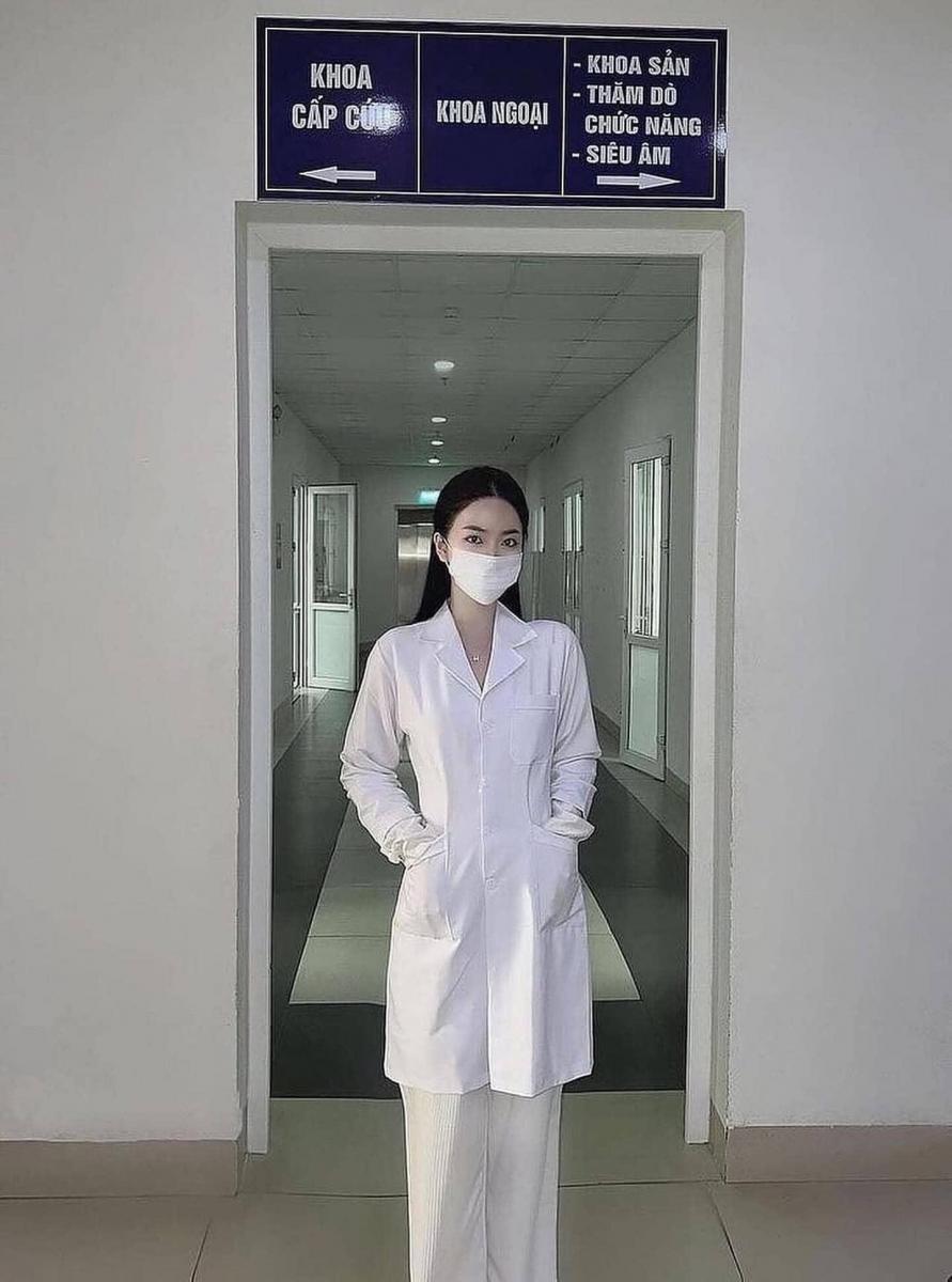 Gái xinh tè trong bộ đồ nội y quyến rũ