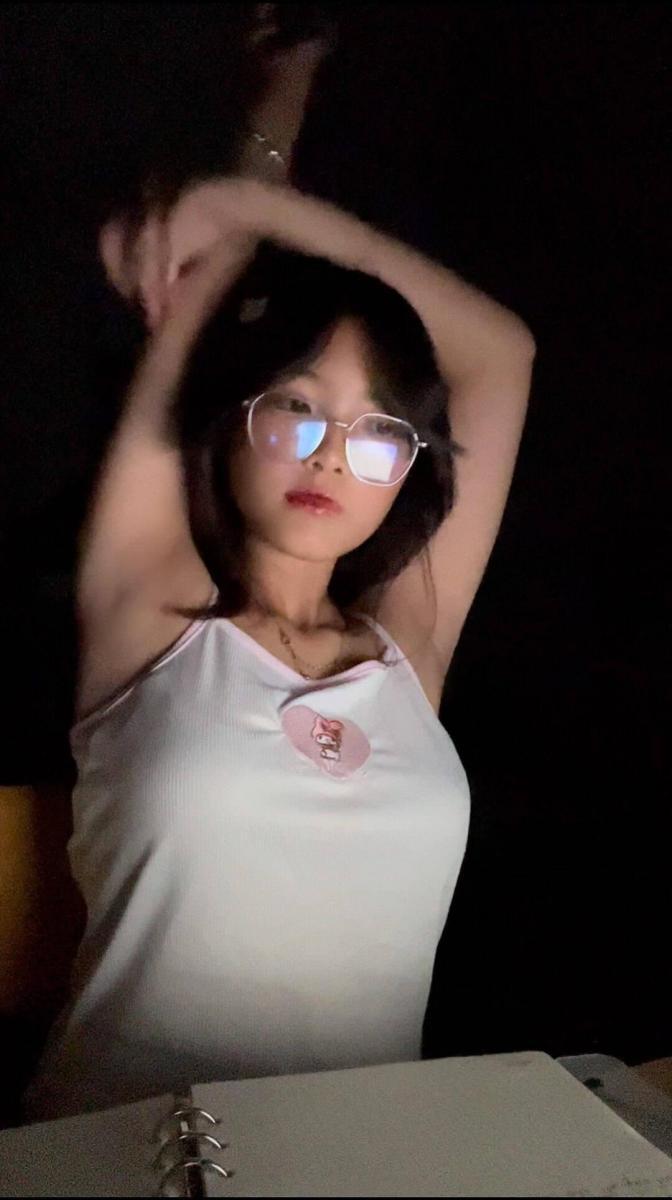Gái Xinh Đeo Kính Đẹp Và