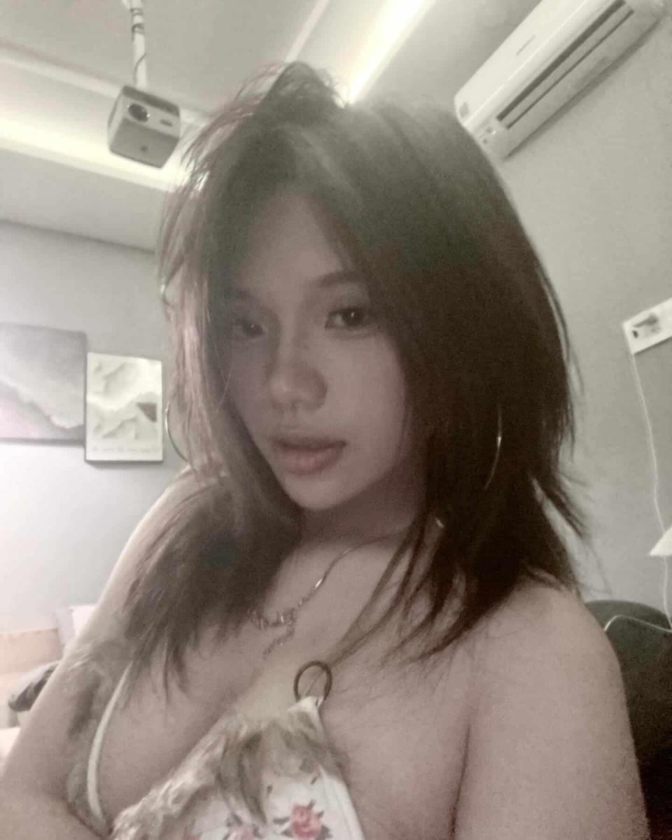 Gái xinh sexy với ngực to trong ảnh sex