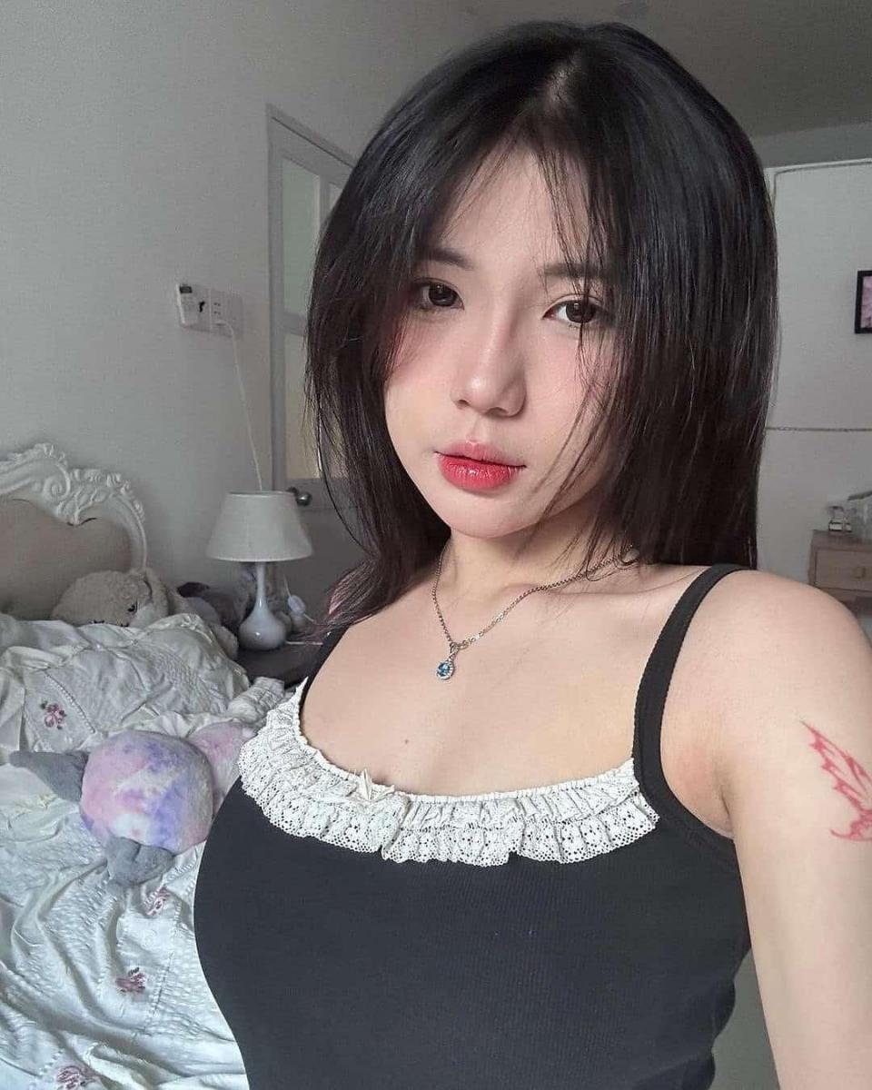 Gái Xinh Ngực To Kiểu Tóc Tóc Đen