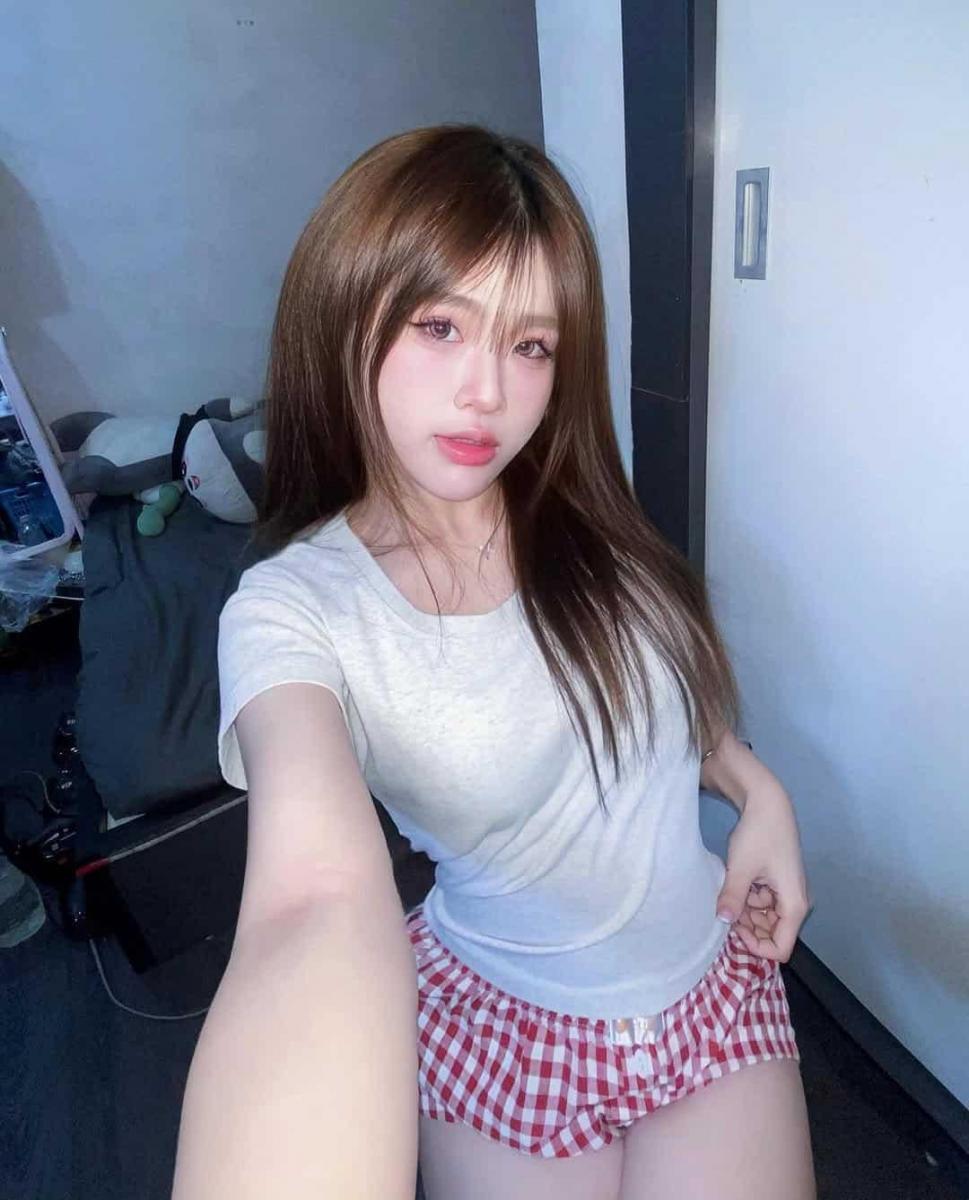 Ảnh gái xinh ngầu với ngực to, sắc đẹp đỉnh cao