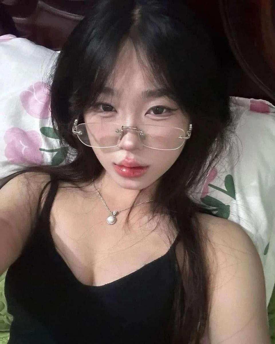 Gái xinh mũ to và tóc ngắn, gái xinh bụ to