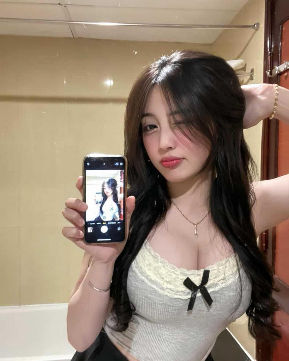 Gái Xinh Ngực To Mới Tóc Đen Sắc Đẹp Gái Xinh Việt Nam