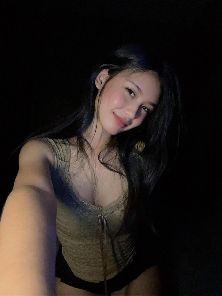 Gái Xinh Ngực To Mới Tóc Đen