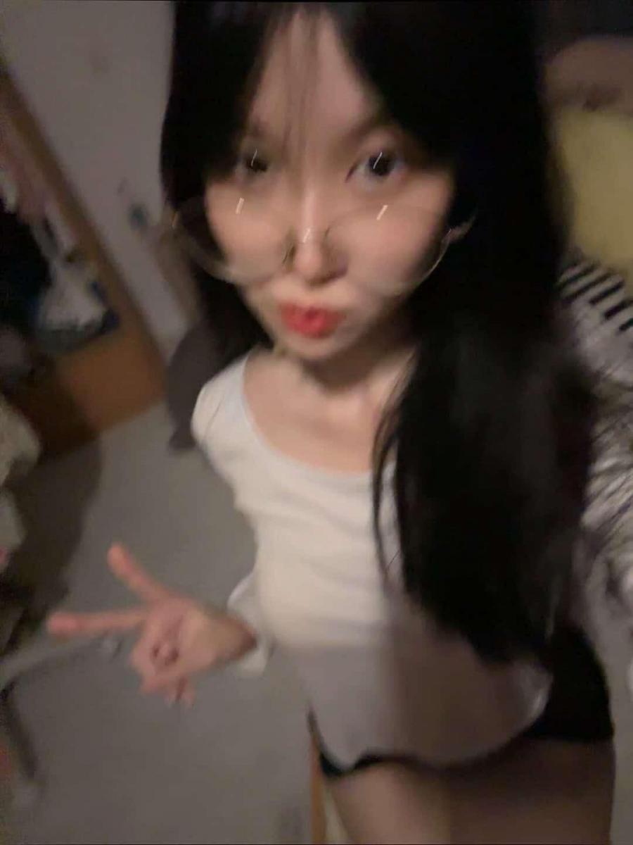 Gái xinh 9x với tóc đen, ngực to và phong cách bunny