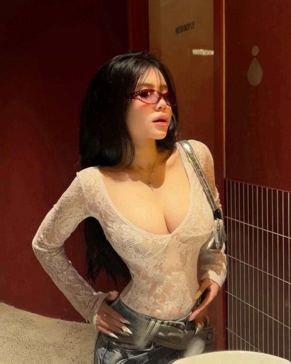 Gái Xinh Tóc Ngang Vai