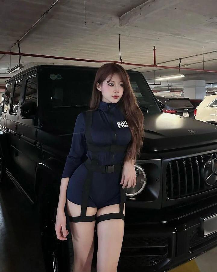 Gái Xinh Ngực To Người Mẫu Của Xe