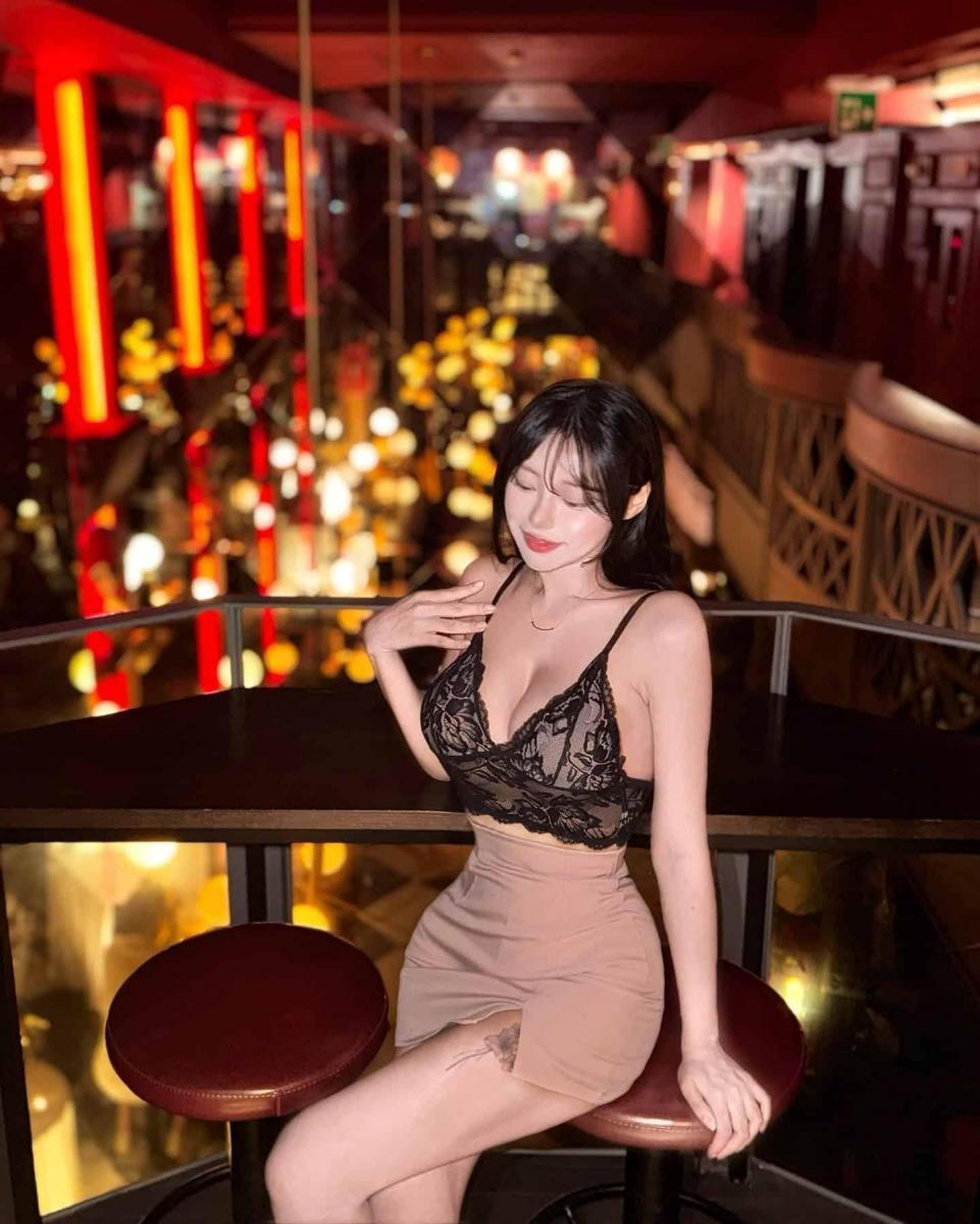 Hình ảnh con gái xinh đẹp với tóc dài quyến rũ
