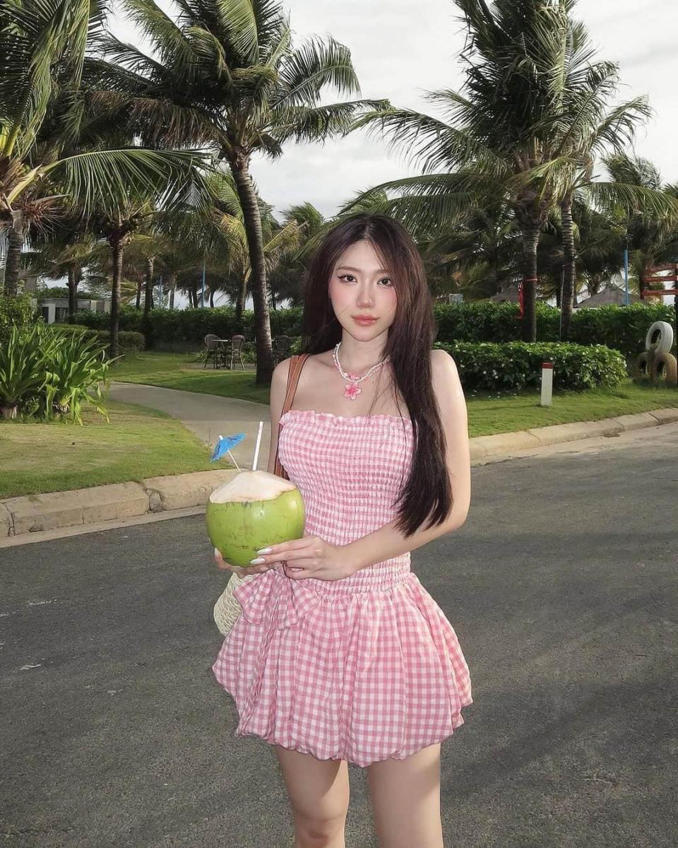 Ảnh gái xinh cosplay và dáng đẹp trong trang phục thời trang