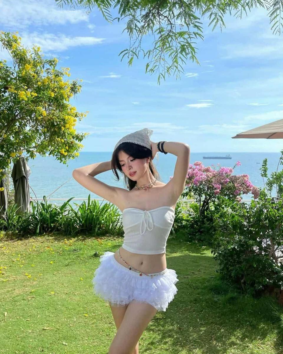 Gái xinh ko mặc quần áo trong áo dài trắng đẹp