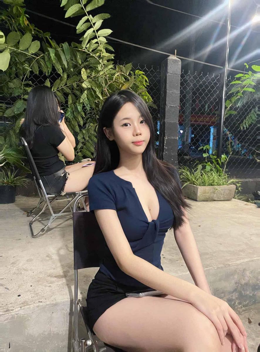 Ảnh gái xinh ngực to sắc đẹp duyên dáng