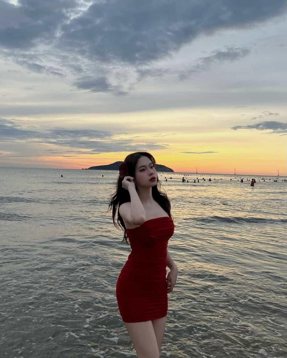 Gái xinh múa cột đẹp nhất mùa hè