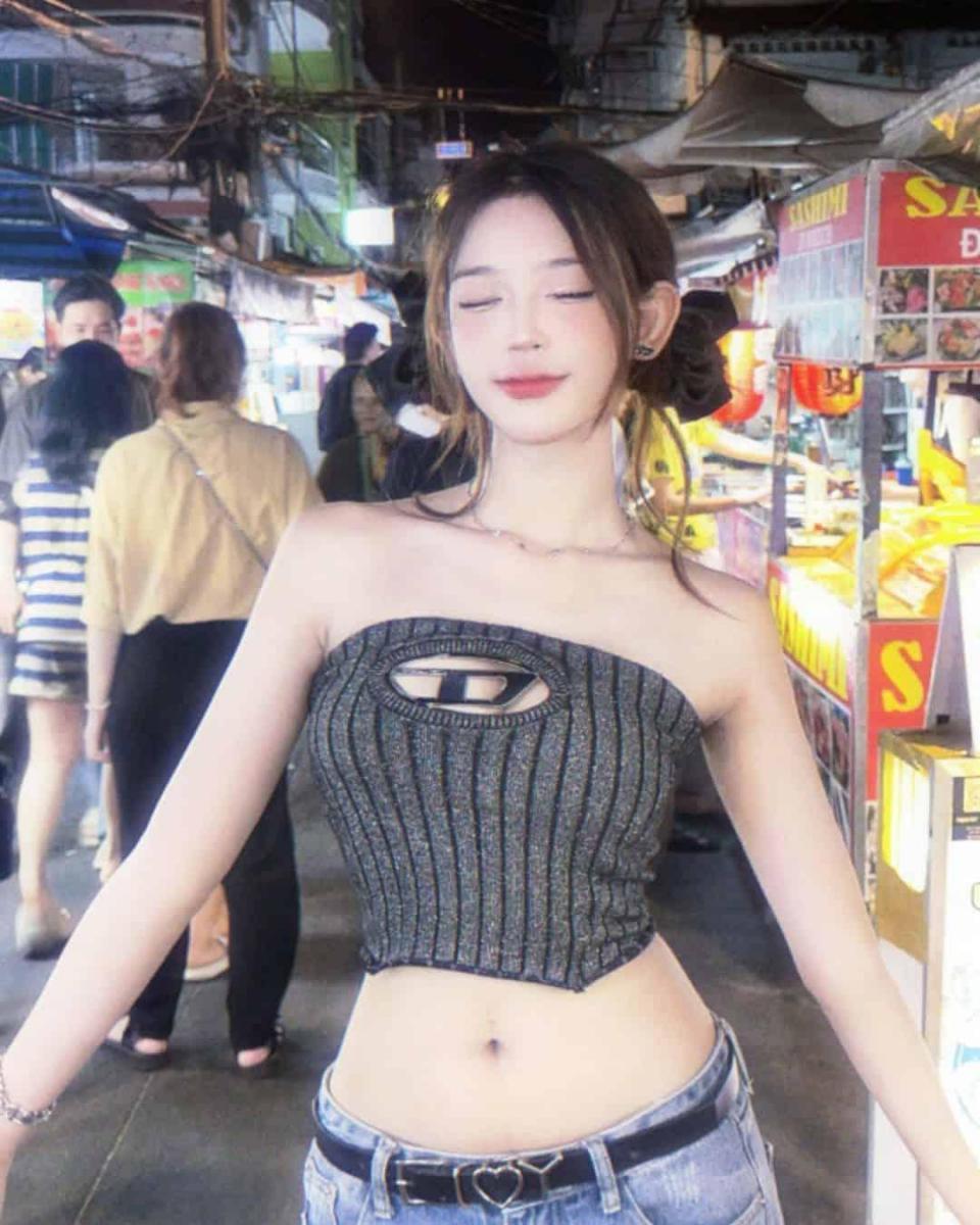 Gái xinh 2k5 khoe sắc với áo crop top tại topgaixinh com