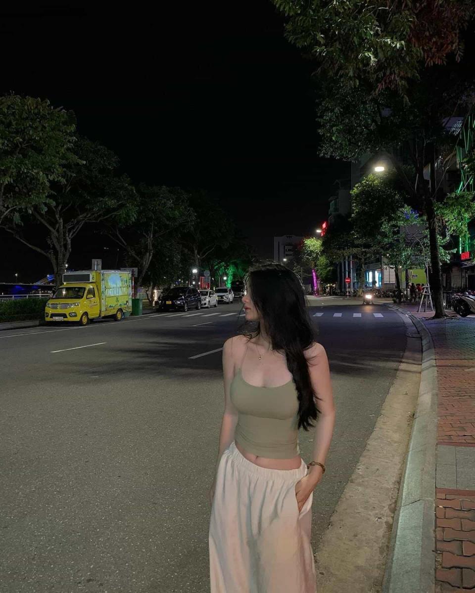 Ảnh gái xinh mặc áo sơ mi trắng đẹp