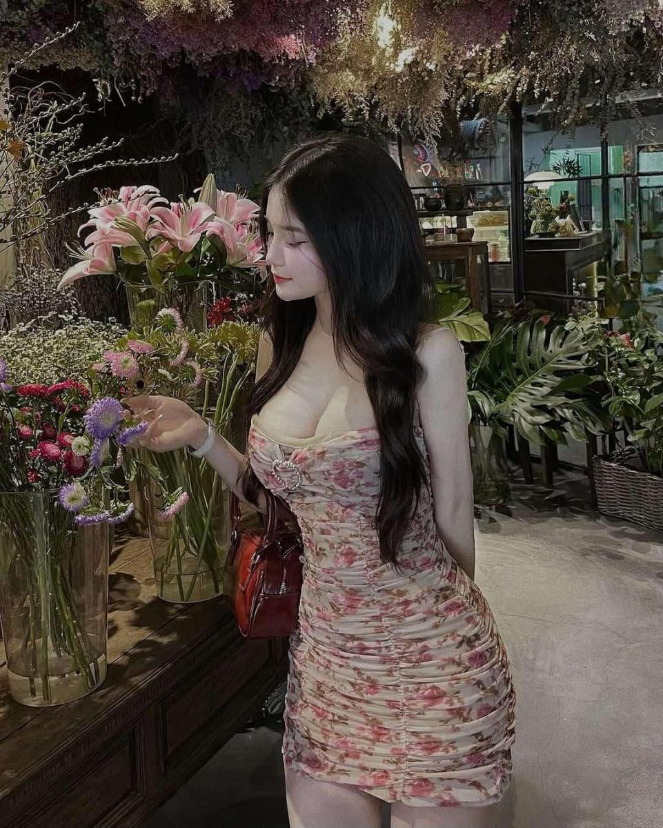 Gái xinh hot trong bộ đồ hở, đẹp như mơ