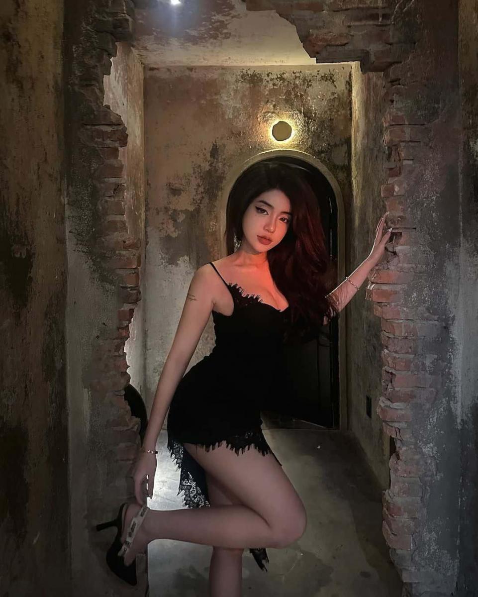 Ảnh con gái xinh đẹp trong thời trang đen