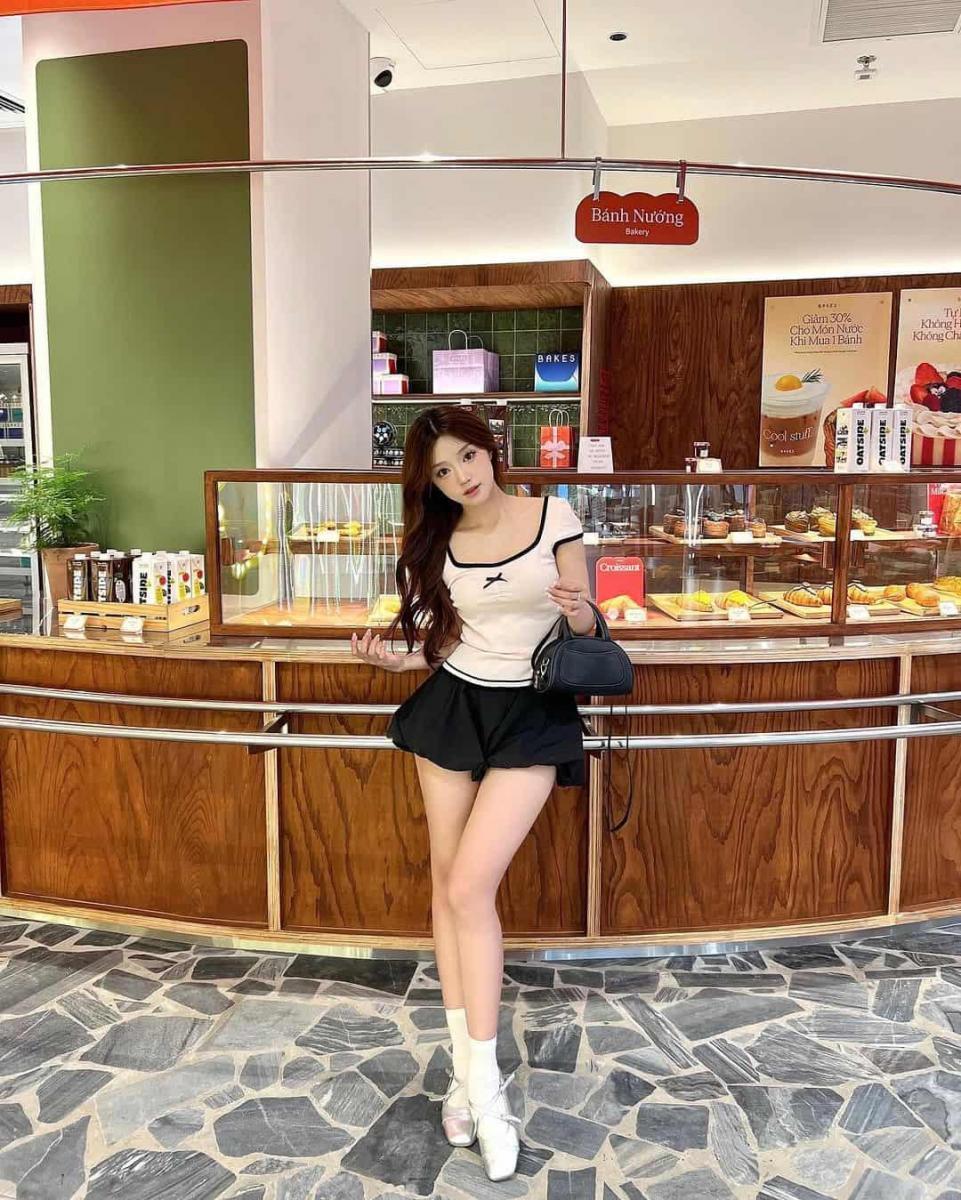 Gái Xinh Trong Bộ Bikini Trắng