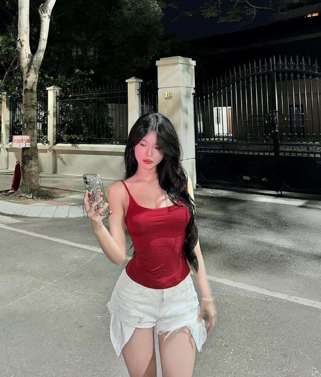 Gái Xinh Và Váy Trắng