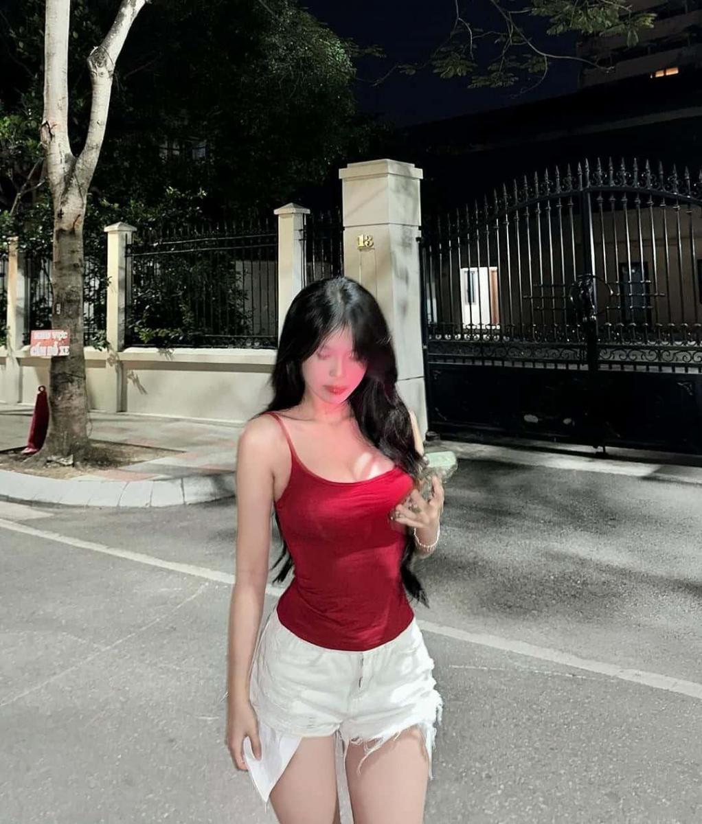 Ảnh vẽ gái xinh đẹp với đùi thon gợi cảm