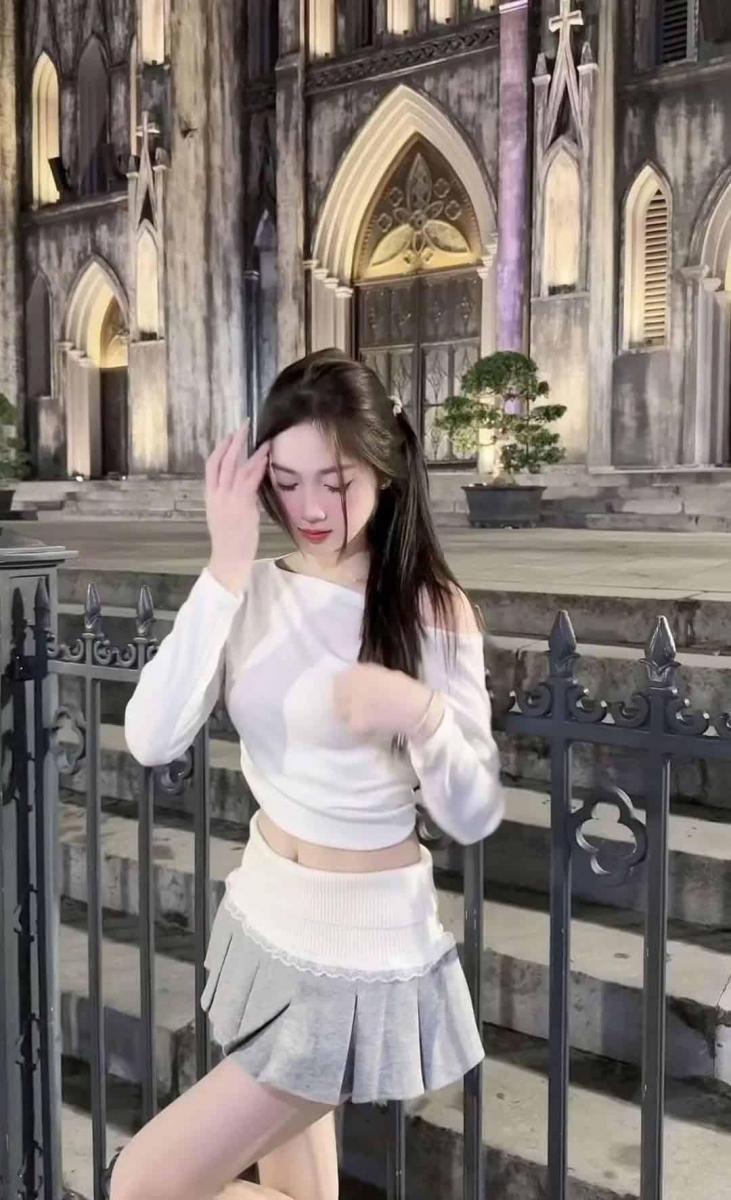 Gái xinh mặc bikini màu trắng đẹp nhất