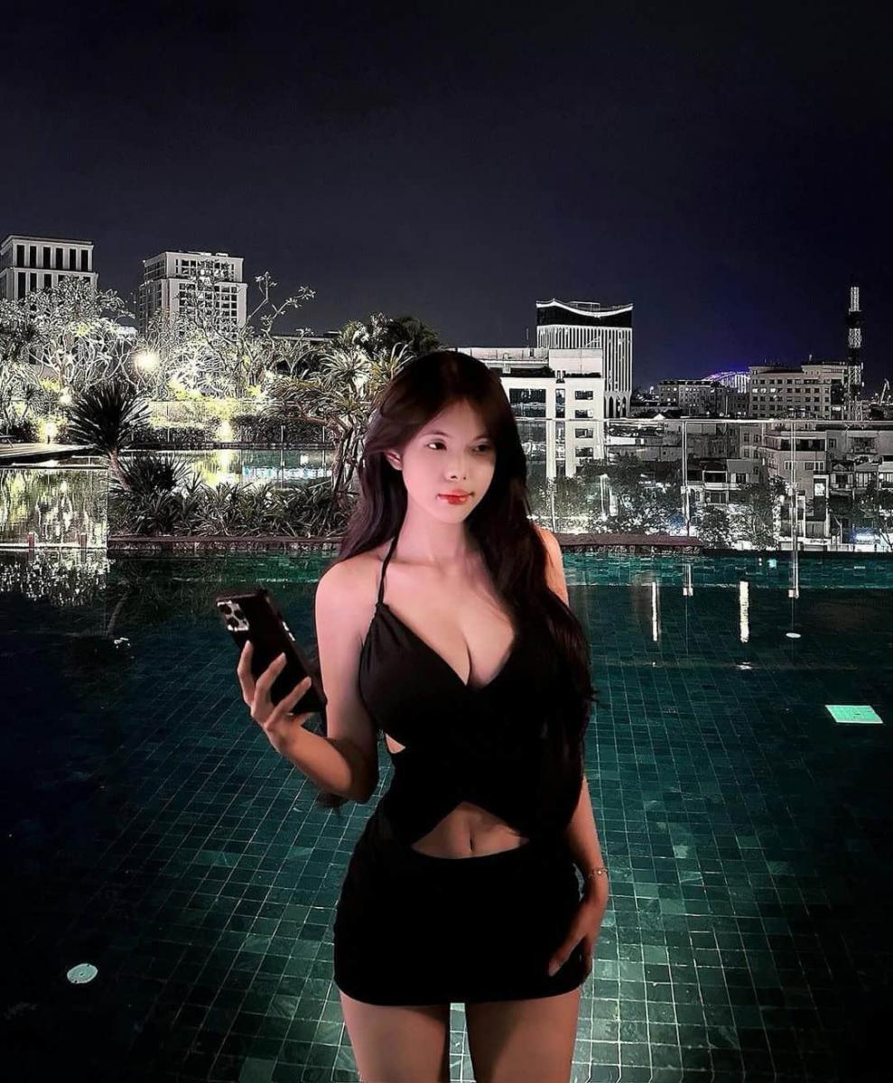 Gái xinh mặc bikini màu trắng đẹp nhất