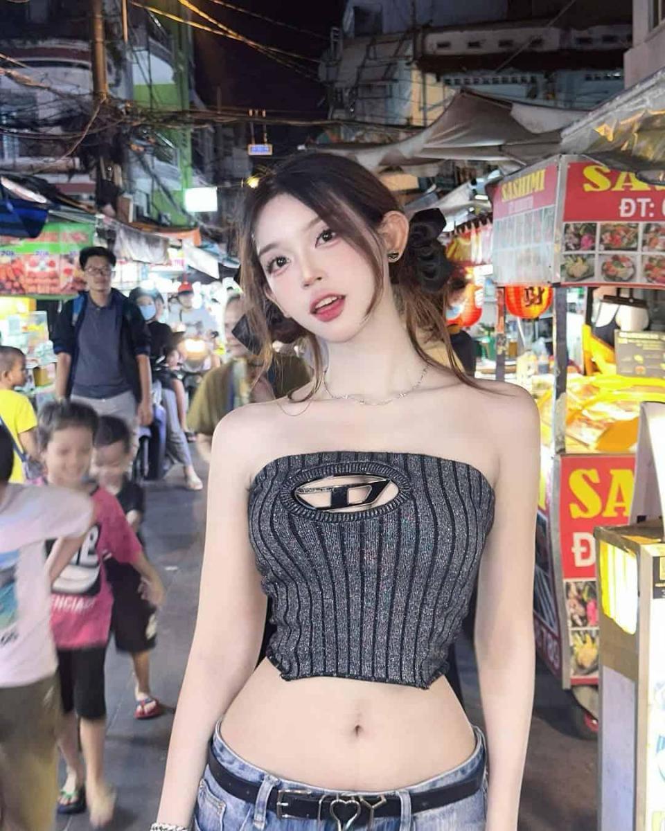 Ảnh gái xinh 24h đẹp thời trang quần bò