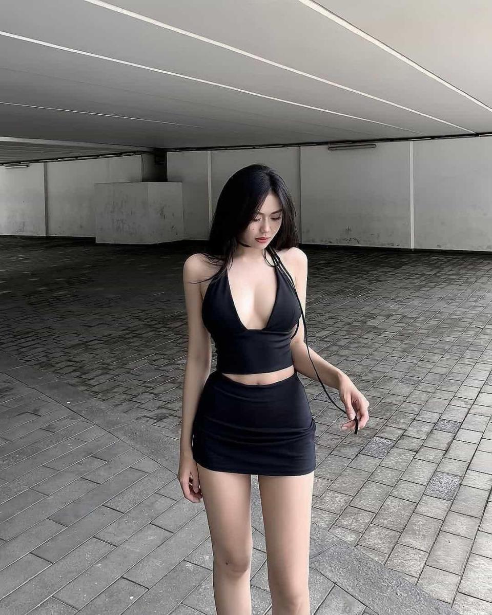 Gái xinh 2000 và thời trang tóc đen đẹp
