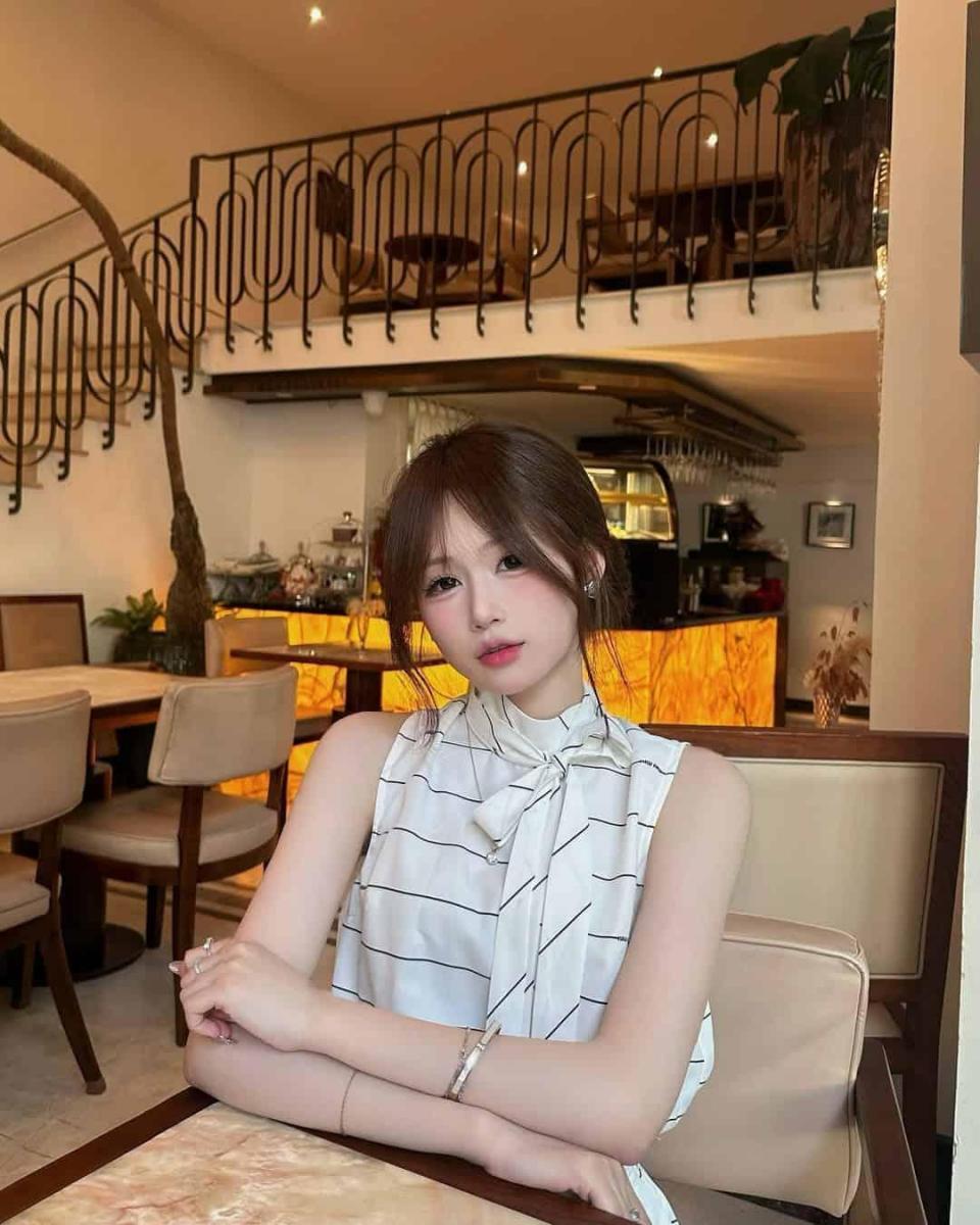 Gái xinh tóc dài đẹp trong mẫu ảnh