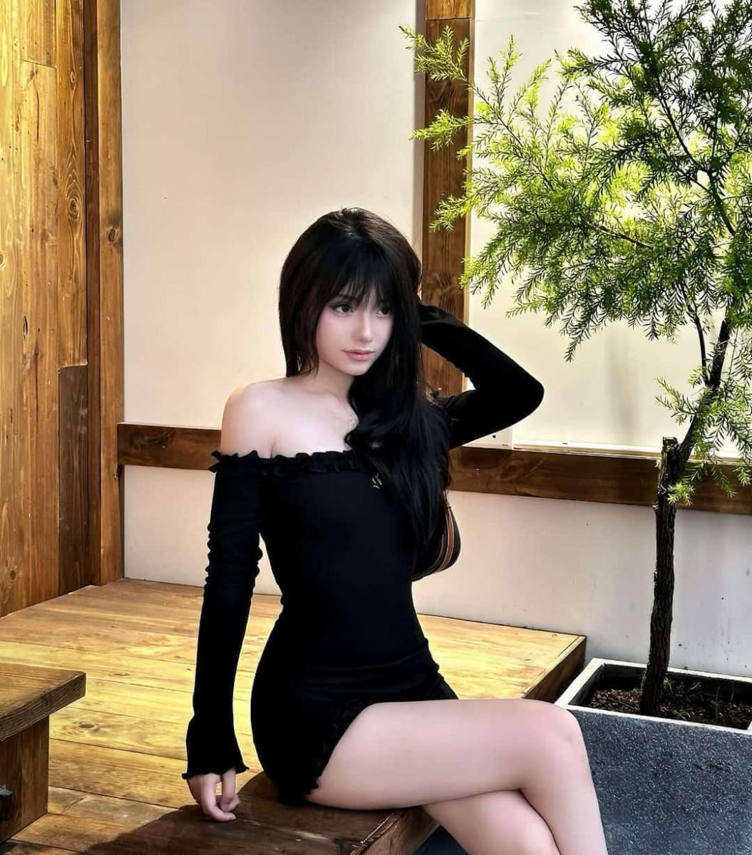 Ảnh cô gái xinh với tóc đen đẹp
