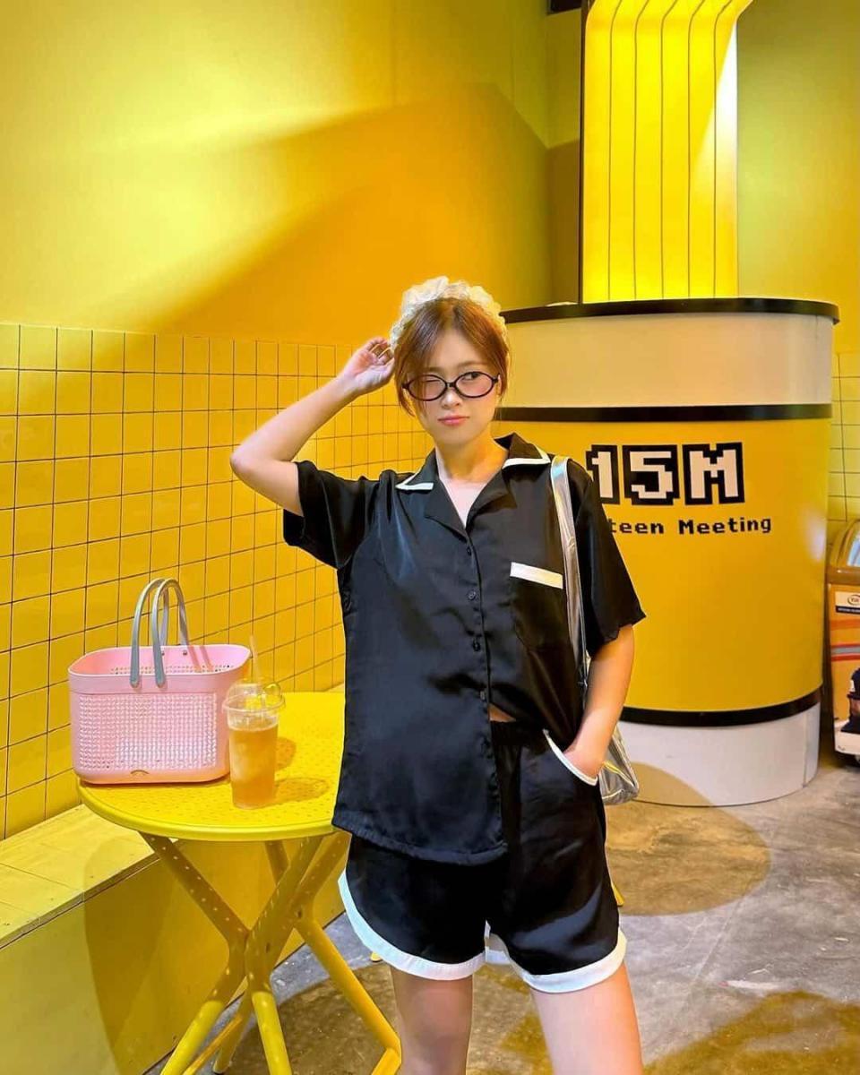 Gái xinh 123 - Gái xinh 2k3 trong áo thun năng động