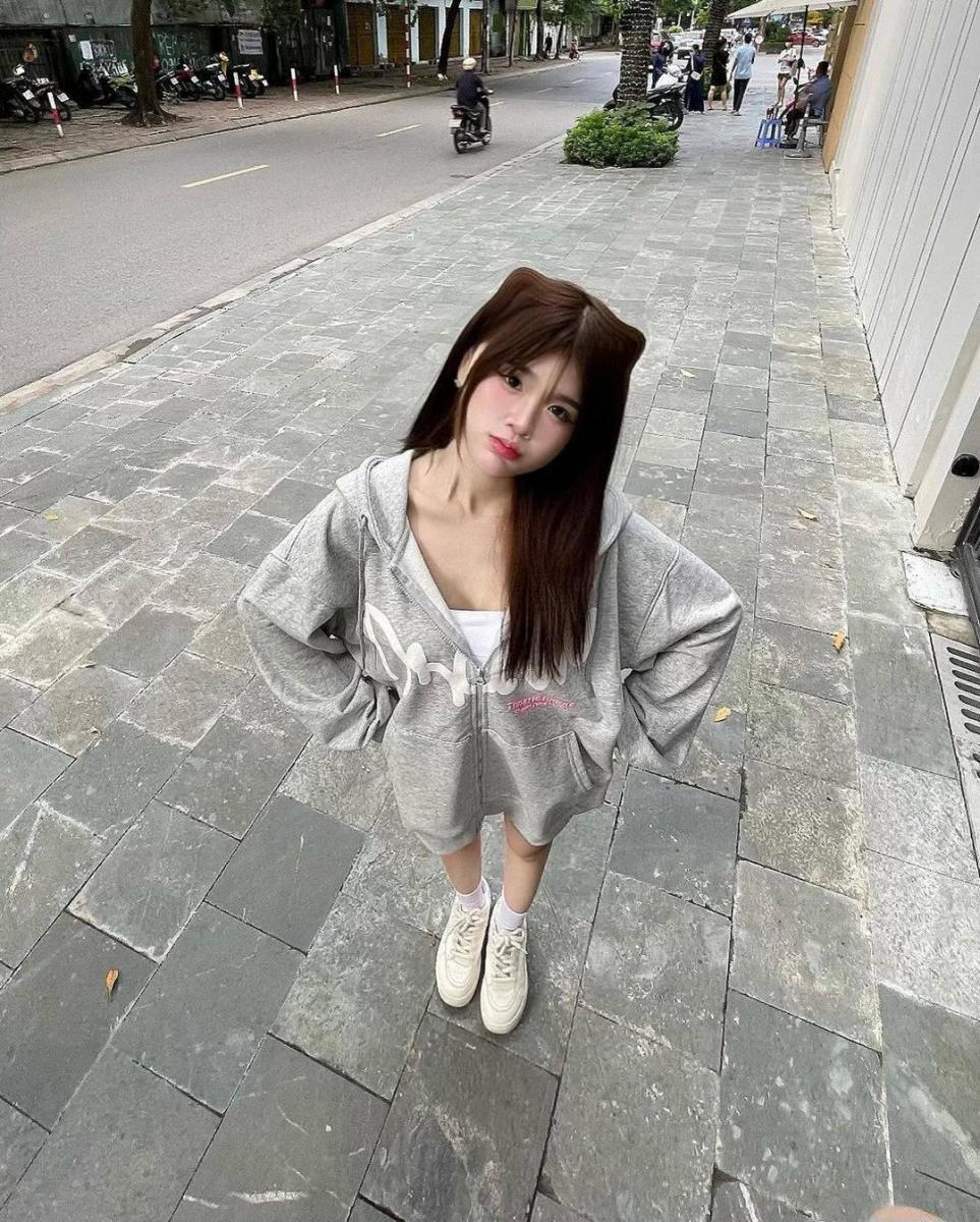 Gái xinh mặc áo dài trắng và áo bikini đẹp