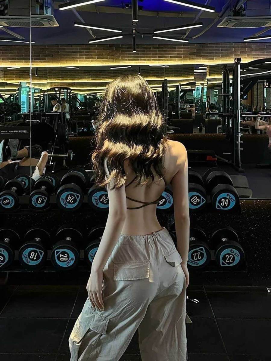 Gái Xinh Ngầu Với Thân Hình