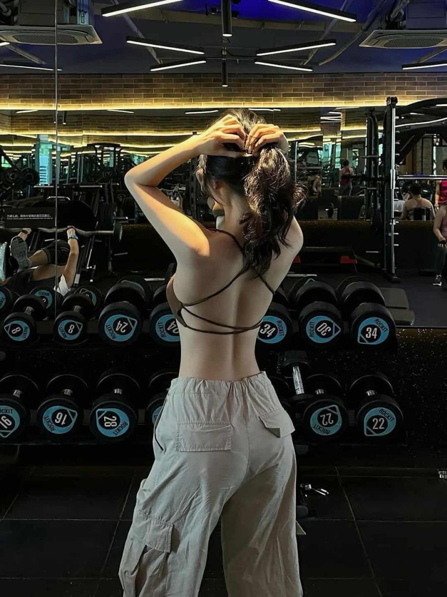 Ảnh gái xinh tập gym tại bãi biển