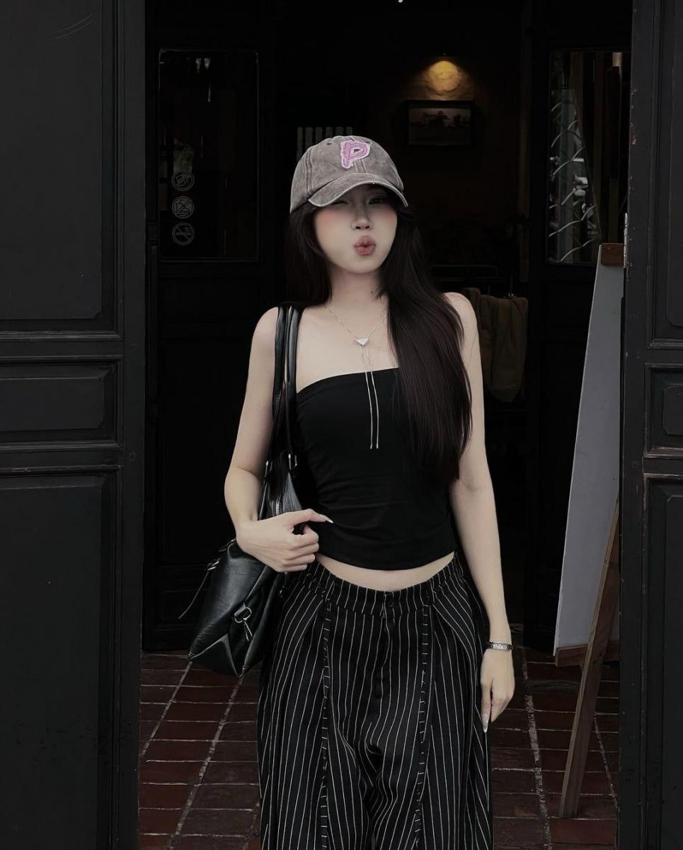 Ảnh gái xinh tây trong áo sơ mi trắng