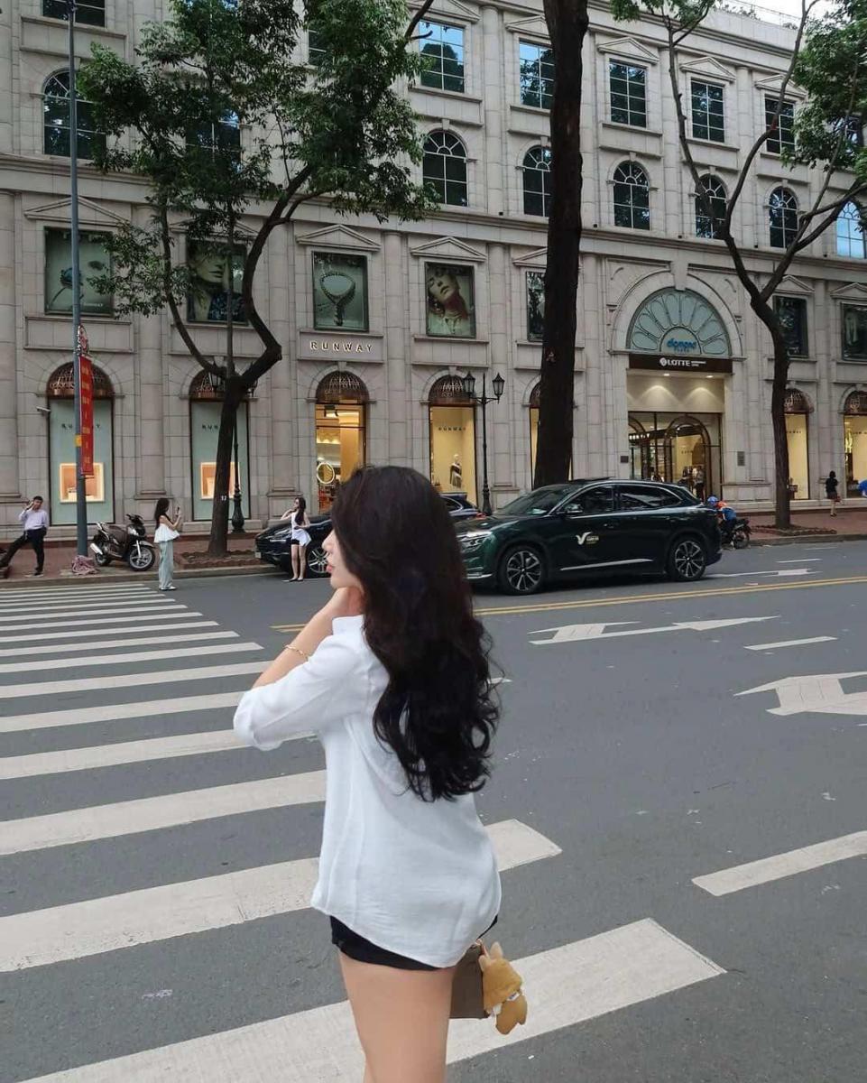 Ảnh gái xinh bụ to trong thời trang cá tính