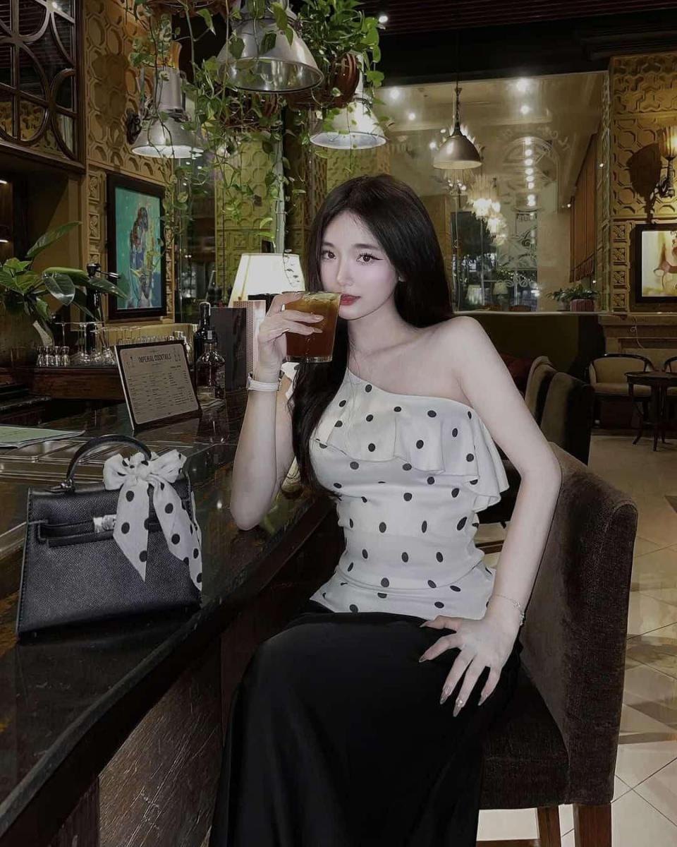 Gái xinh khoe dáng trong thời trang mới