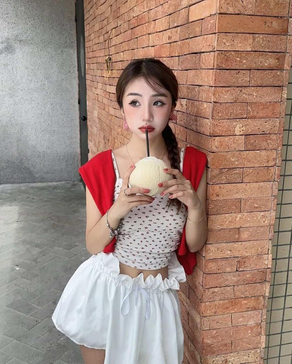 Ảnh gái xinh đẹp trong thời trang cô sắc Việt Nam