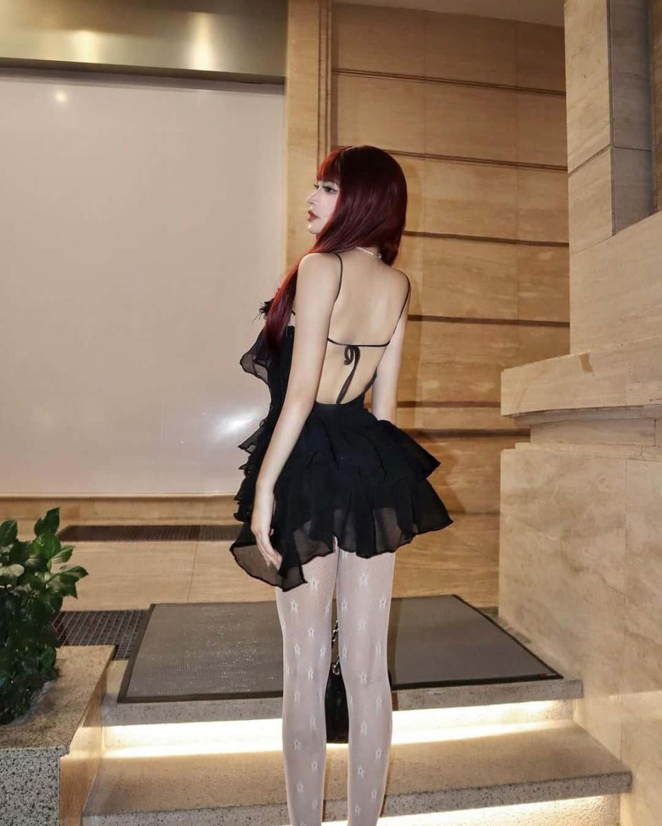 Ảnh nền gái xinh sexy trong thời trang đầm quyến rũ