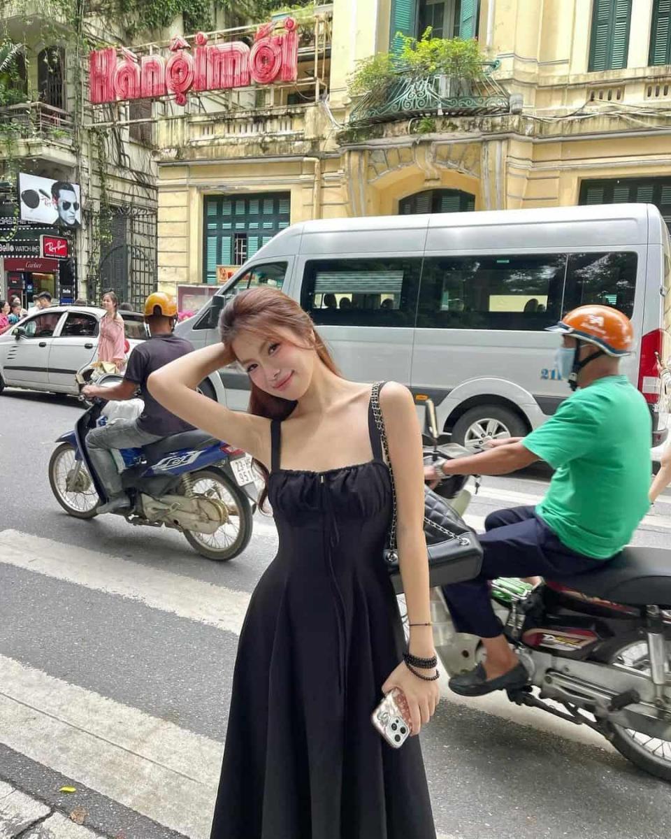 Gái xinh hot trong thời trang đầm quần áo mỏng