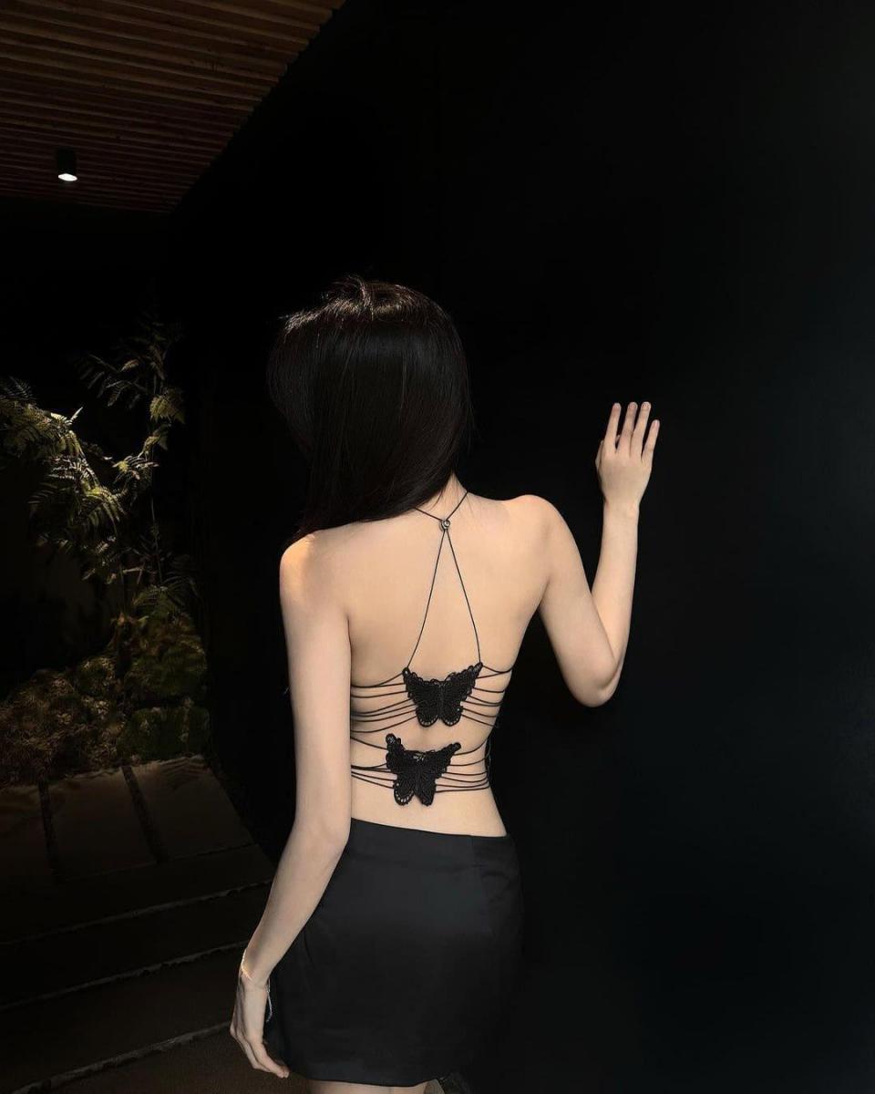 Gái xinh ảnh thật trong thời trang đen