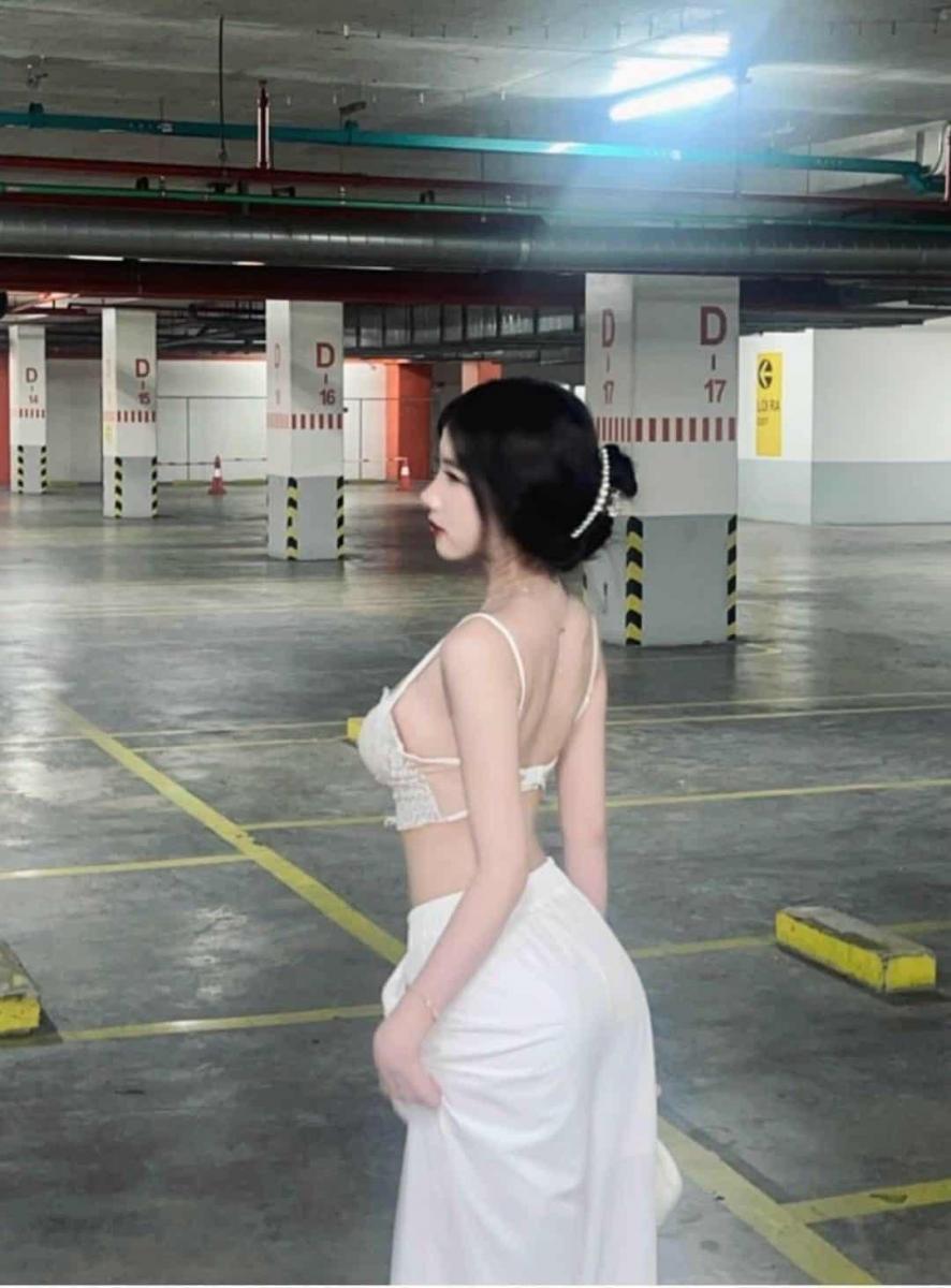 Gái xinh hot trong thời trang đồ lót thật lưng