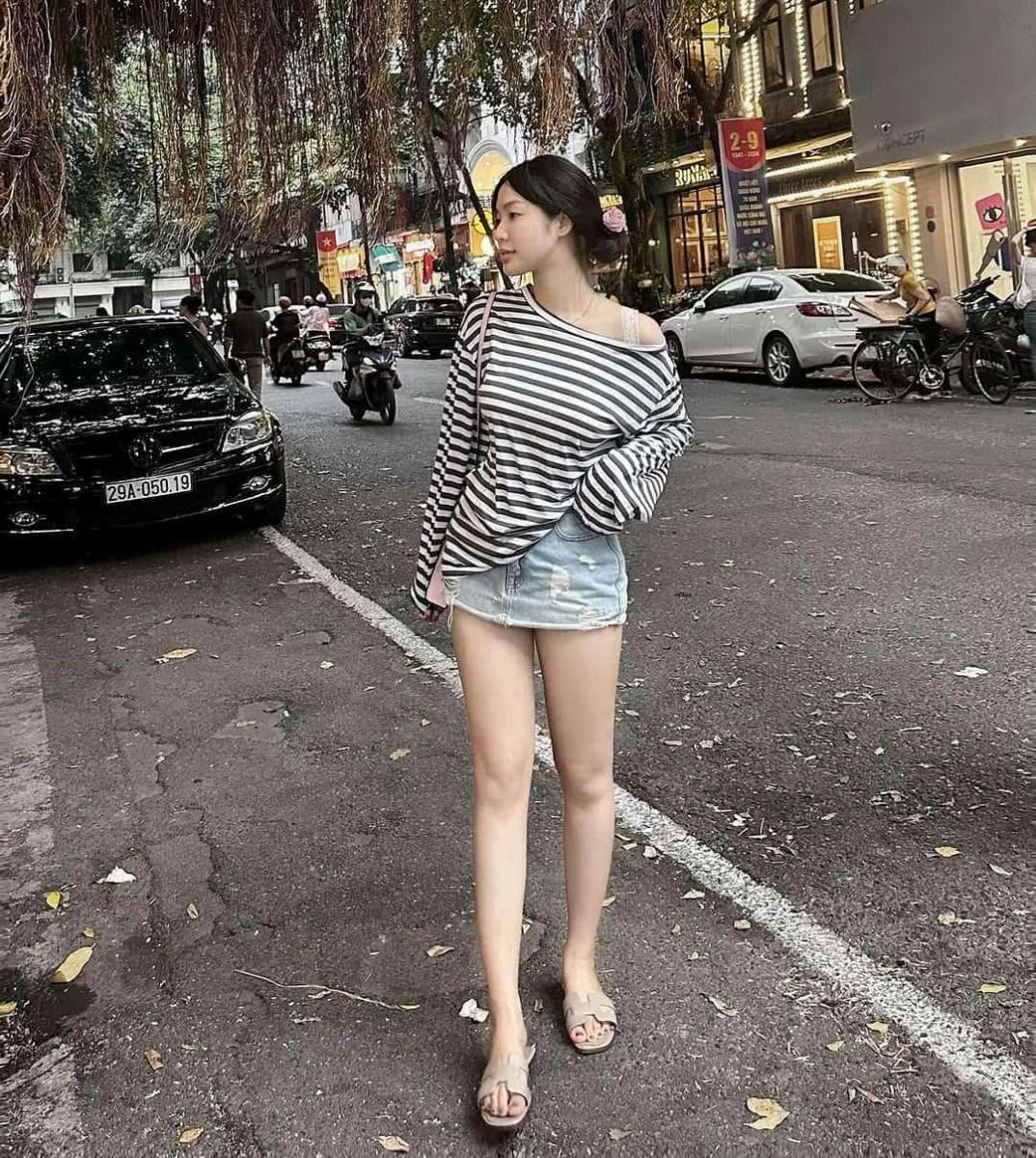 Ảnh gái xinh trắng trong váy trắng tươi tắn