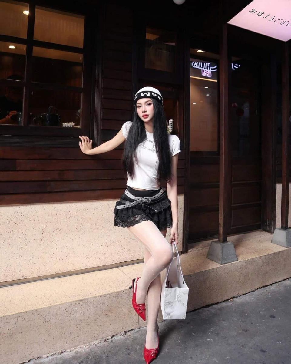Gái đẹp mông to trong bộ bikini xinh đẹp
