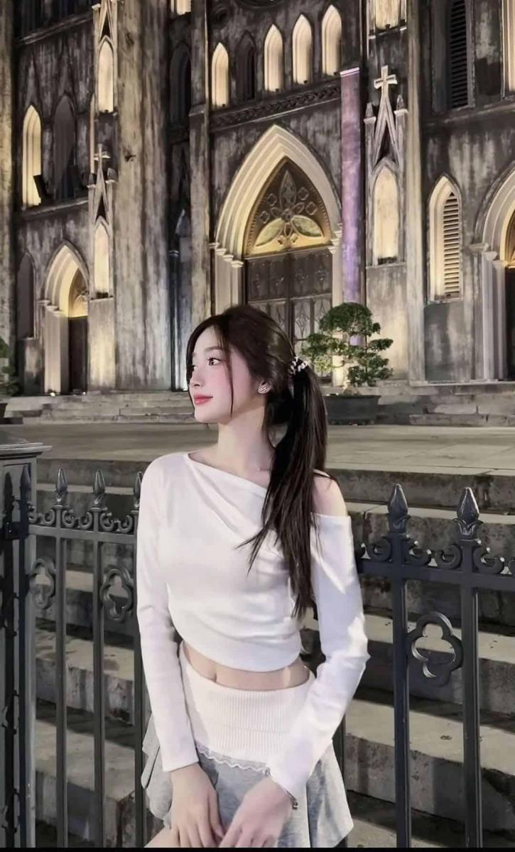Gái xinh khoe ngực to trong thời trang sắc đẹp