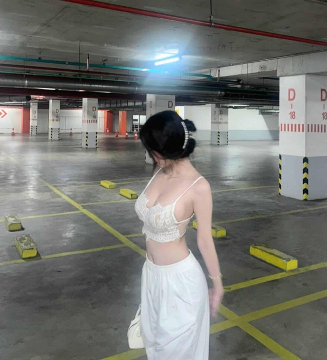 Gái xinh ảnh ngực to thời trang thật lung