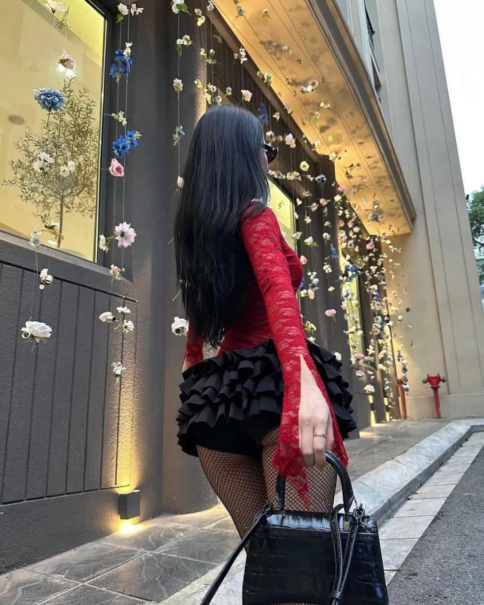 Gái xinh 2009 và thời trang tóc đen đẹp