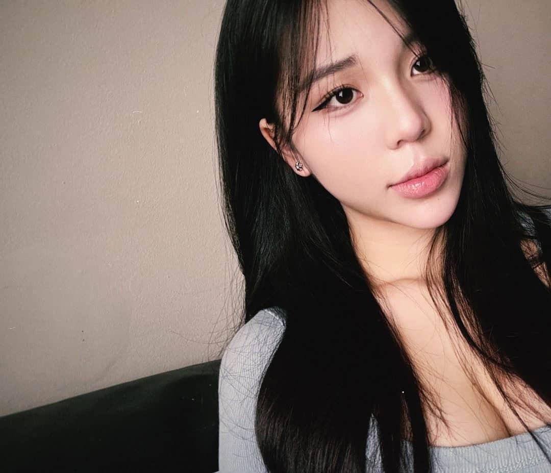 Gái xinh 2k1 và gái xinh k10 trong ảnh nền gái