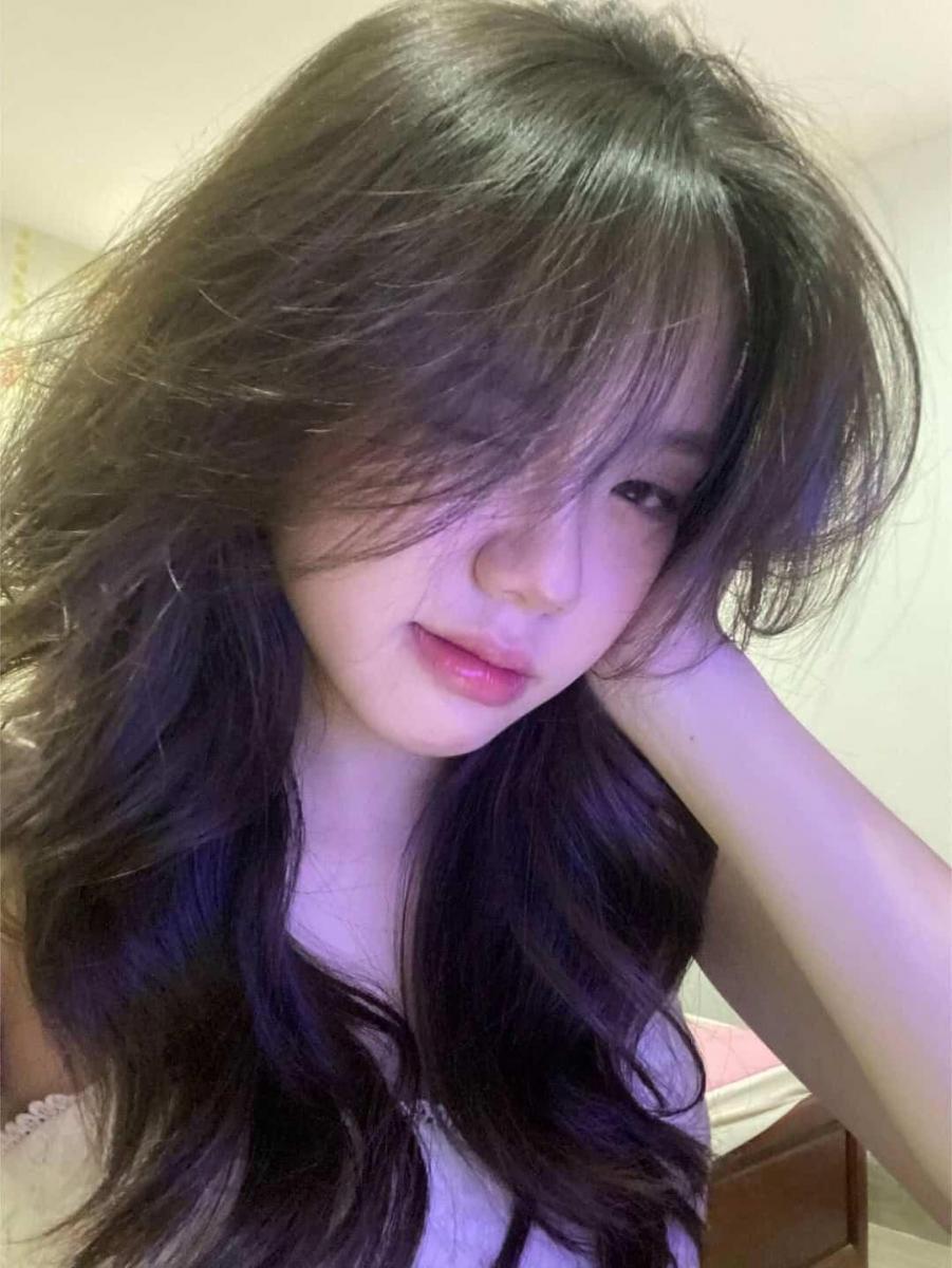 Gái Xinh Cầm Hoa