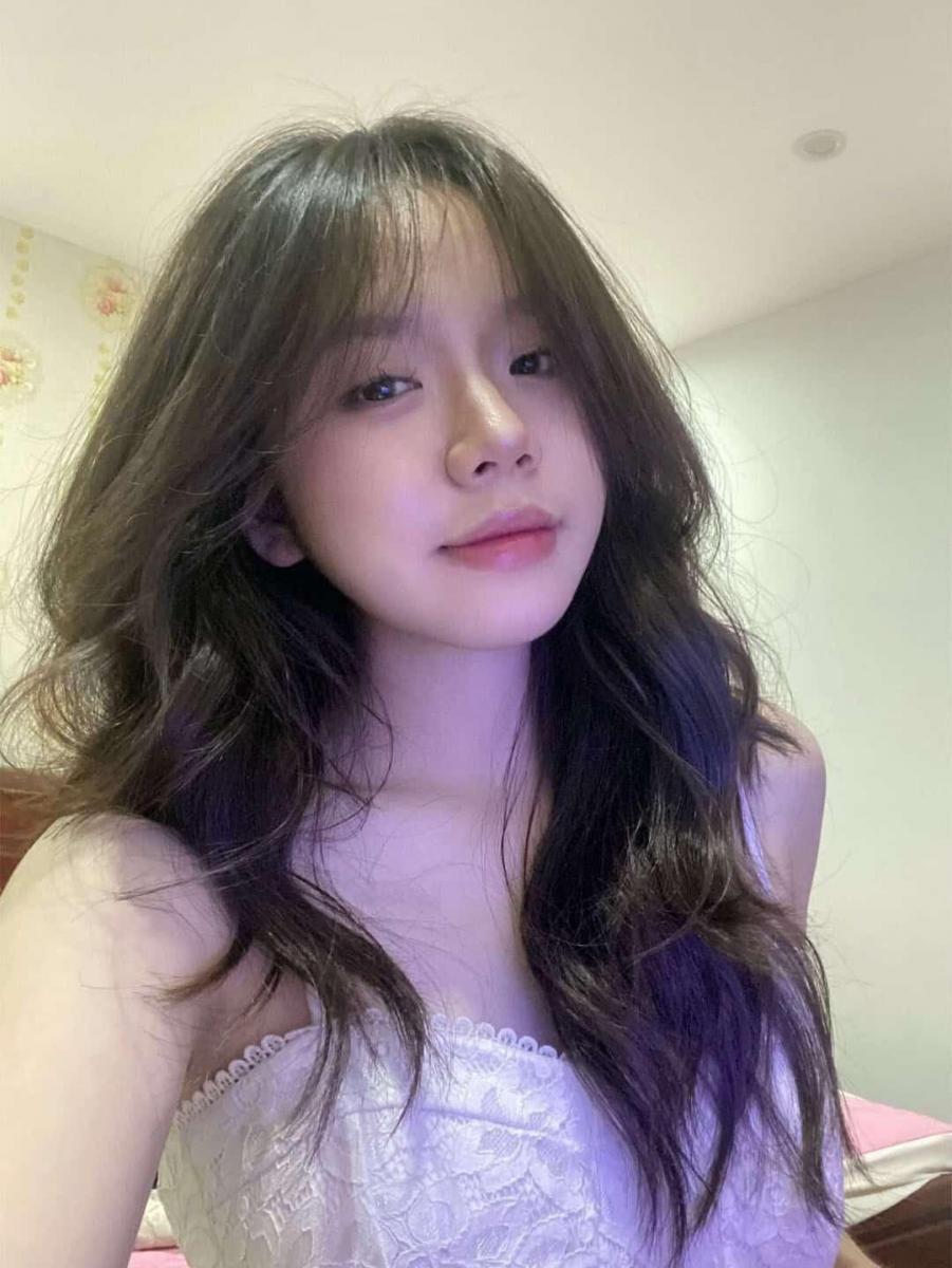 Ảnh gái xinh 2k8 ngực to tóc cam đẹp