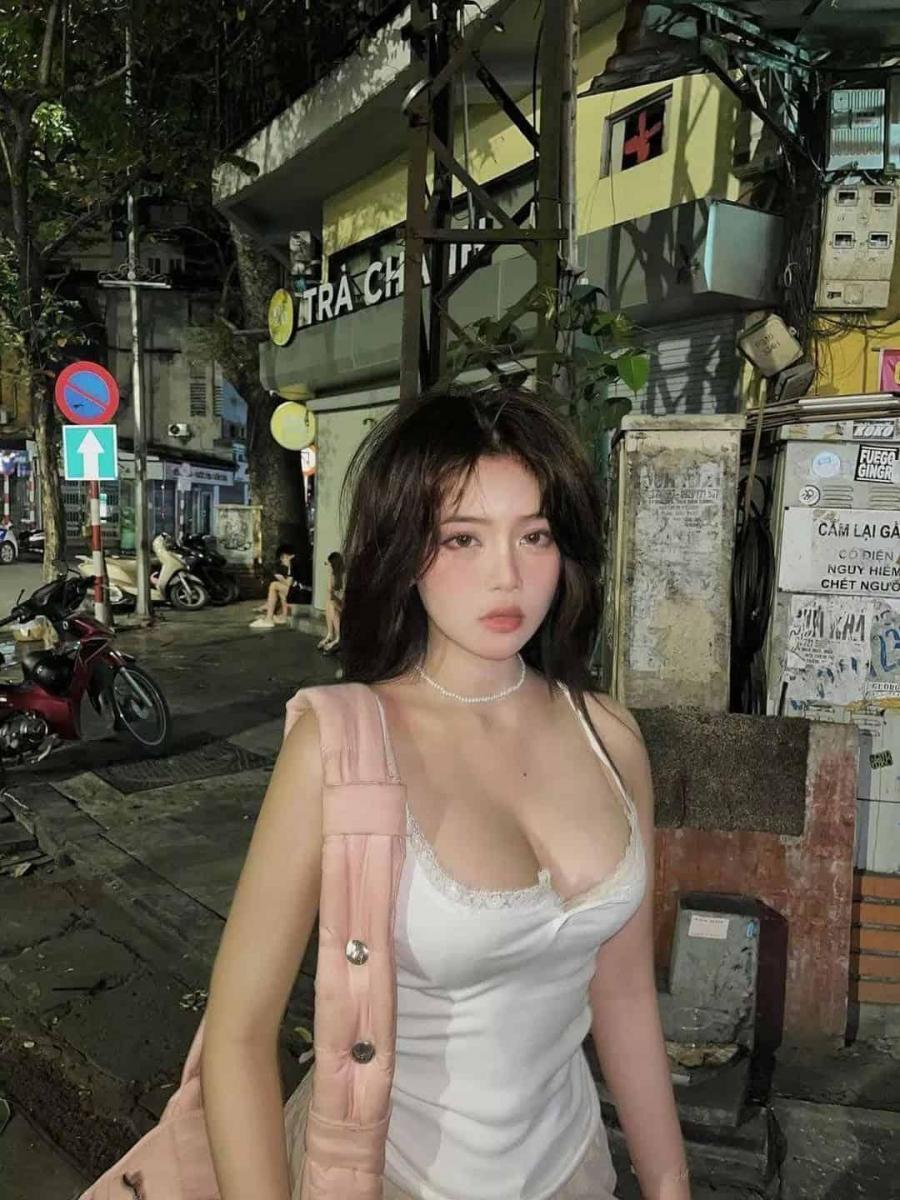 Ảnh gái xinh không mặc áo và mặc áo dài đẹp